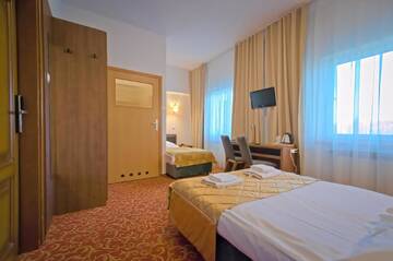 Фото номера Трехместный номер Отель Hotel Sezam г. Махова 5