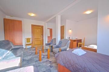 Фото номера Четырехместный номер Отель Hotel Sezam г. Махова 4